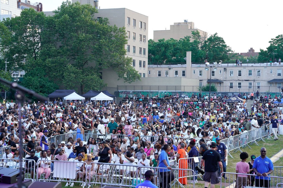 nycgov's tweet image. Brooklyn’s own Fabolous lit up the stage as the headliner of Sunday’s free Rise Up NYC concert at Wingate Park!
This year’s edition of Rise Up NYC kicked off on Saturday with Beenie Man and will feature performances across all five boroughs through August 17.