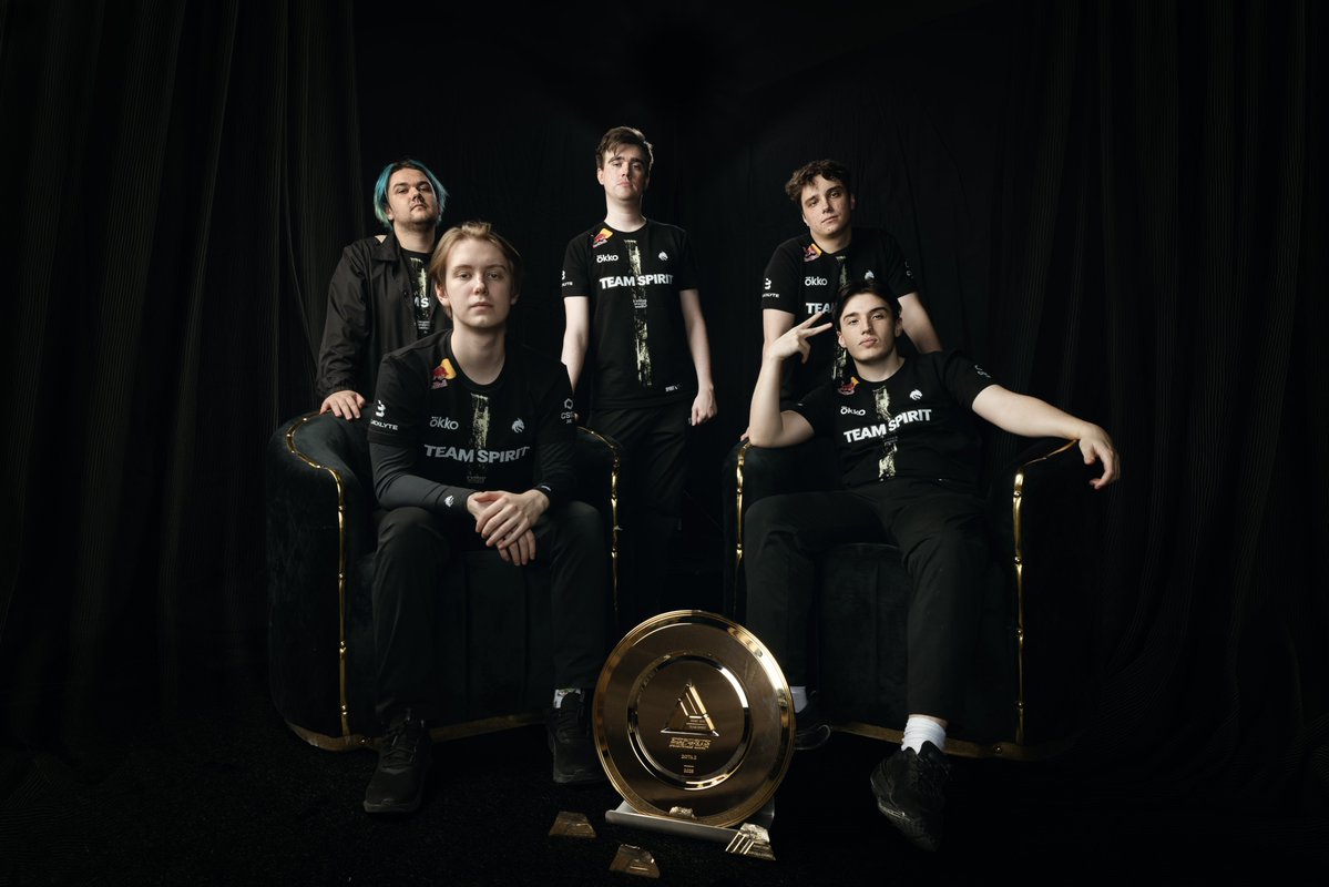 EWC_EN's tweet image. They took what they deserved.
Congratulations to all the winners of the second Championship Weekend of #EWC2025
๐ @GenG
๐ @evosesports_
๐ @TSpirit_Dota2
๐ @VitalityMLBB