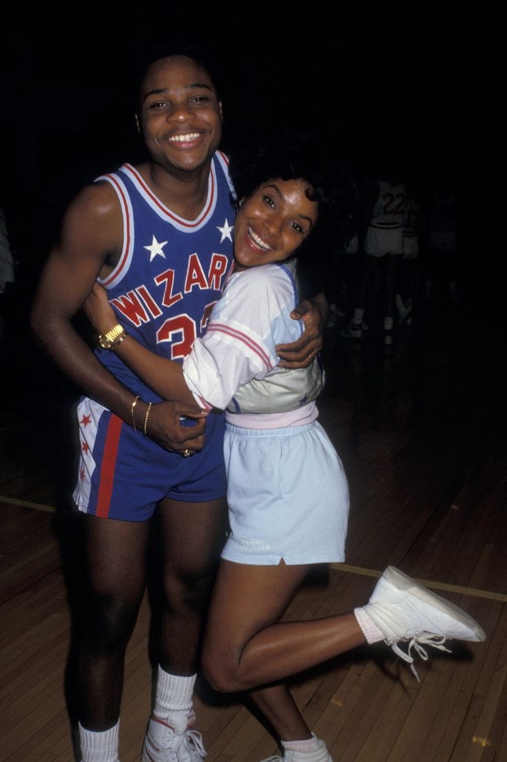 redapples's tweet image. RIP Malcolm-Jamal Warner 🏀