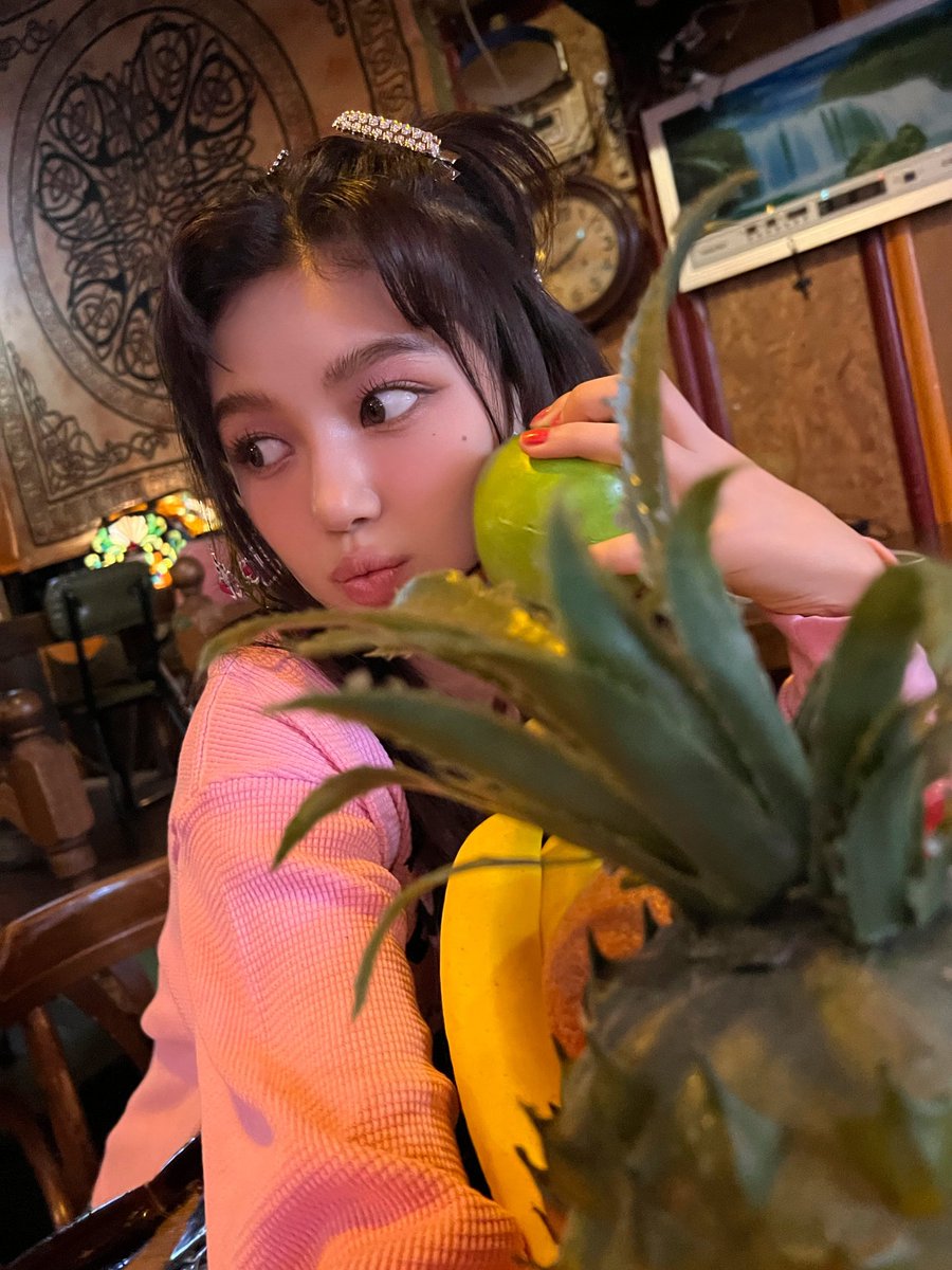 hourly_daniell's tweet image. We casually got blessed with the best girl on earth β¨
#λ΄μ§μ€μ_κ±·λ_μΈλ²μ§Έ_μ¬λ¦
#NewJeans_3rd_Anniversary
#Happy3rdNewJeansDay