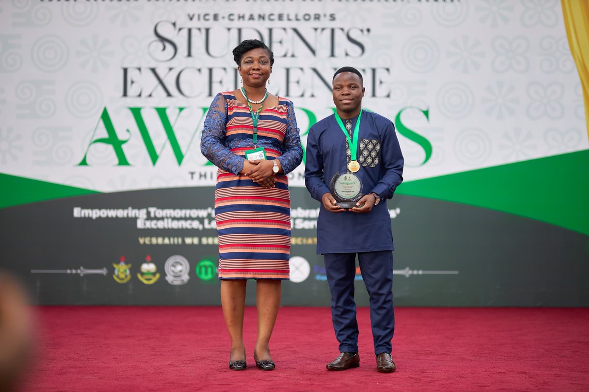 Pascal_M41's tweet image. Recently, I received the Outstanding International Student Executive award at the 3rd edition of the Vice Chancellor Students Excellence Awards under the theme &quot;WE SEE YOU, WE APPRECIATE YOU&quot;.
~Such a fulfilling experience as a student leader. 
~Thank you ISA.! Thank you KNUST.!