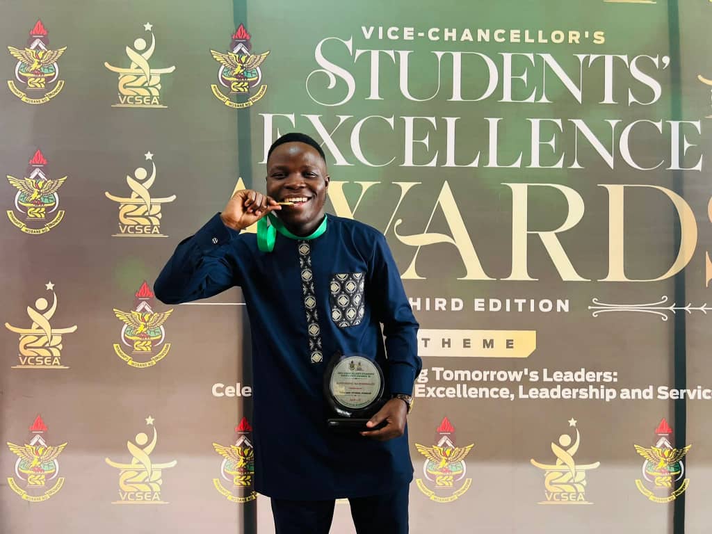 Pascal_M41's tweet image. Recently, I received the Outstanding International Student Executive award at the 3rd edition of the Vice Chancellor Students Excellence Awards under the theme &quot;WE SEE YOU, WE APPRECIATE YOU&quot;.
~Such a fulfilling experience as a student leader. 
~Thank you ISA.! Thank you KNUST.!