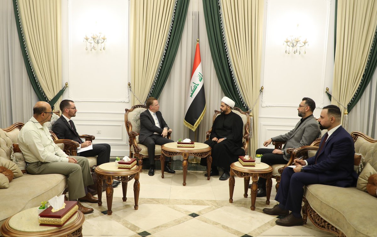 الشيخ الامين يستقبل السفير الفرنسي ويبحث معه أوضاع العراق والمنطقة.

استقبل الأمين العام لحركة عصائب أهل الحق، سماحة الشيخ قيس الخزعلي، بمكتبه ببغداد، اليوم، سعادة السفير الفرنسي في العراق السيد باتريك دوريل. 
وجرى خلال اللقاء بحث مستجدات الأوضاع السياسية والأمنية، إلى جانب