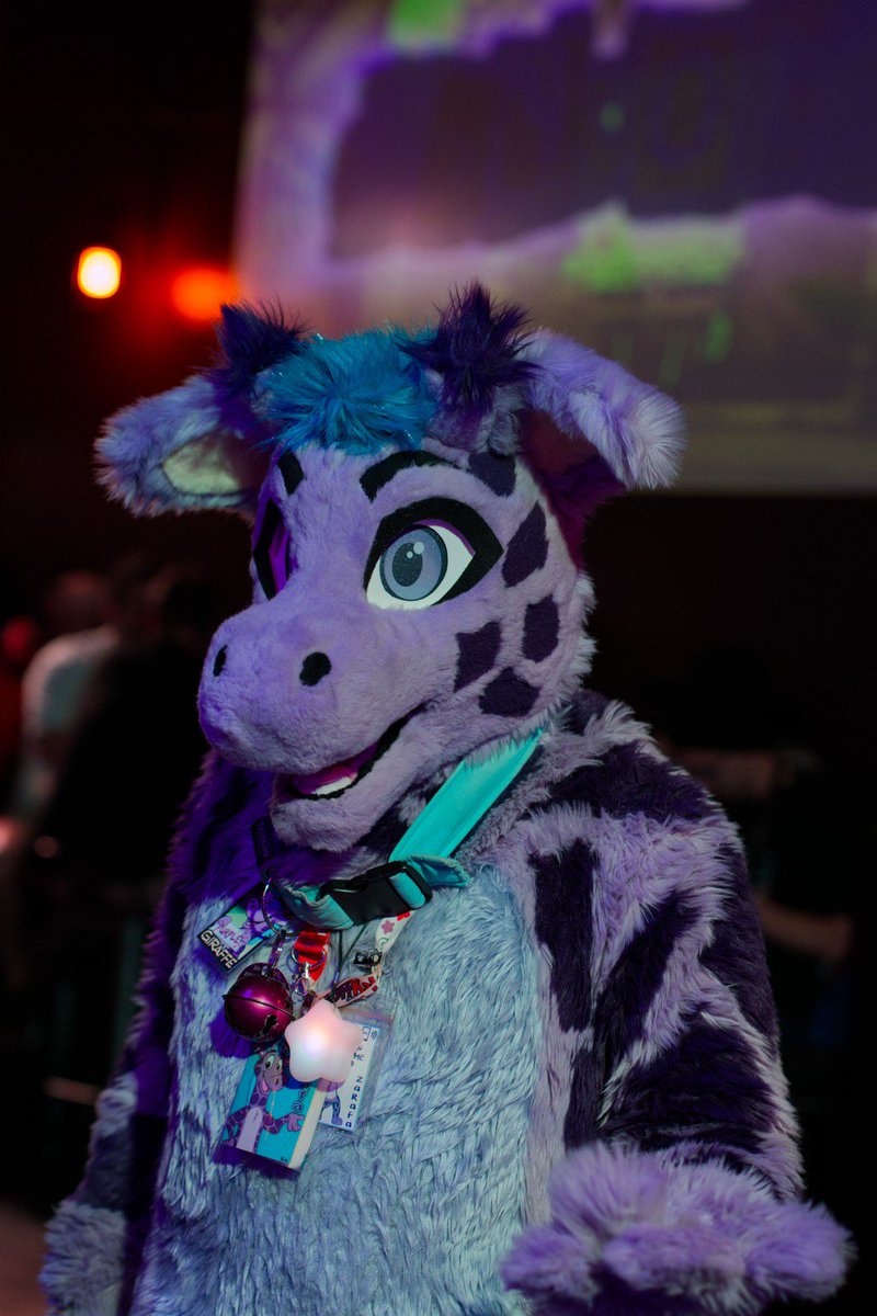 Zarafagiraffe's tweet image. I want to thank everybody at @RoarPartySac for all the wonderful hugs & dances Saturday nite. I am still in shock from the passing of @Spottacus, but being surrounded by my community, all that fuzzy love, is exactly what I needed. Spotti would’ve approved. :)
📷: flufficilium
