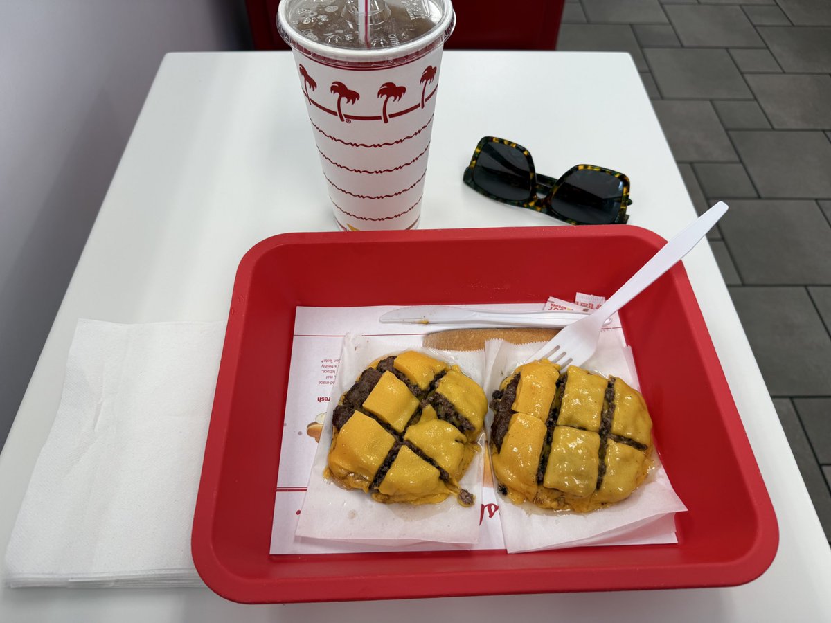 chriswhatch's tweet image. Being a net lease developer:
Negative
Unlike my fiends in industrial, apartments + storage I don’t own a jet
Positive
You can eat like a king in one of your buildings for less than $12