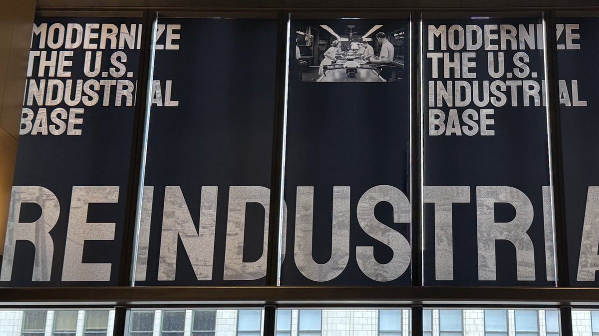 TheDanielMitch's tweet image. stop gilding the US industrial apex
and start investing in the base
you say you want to “modernize the US industrial base”
but you’re obsessed with the apex:
– flashy “factories of the future” pushing paradigms
– AI dashboards and data lakes
– $300M funding rounds
that’s not…