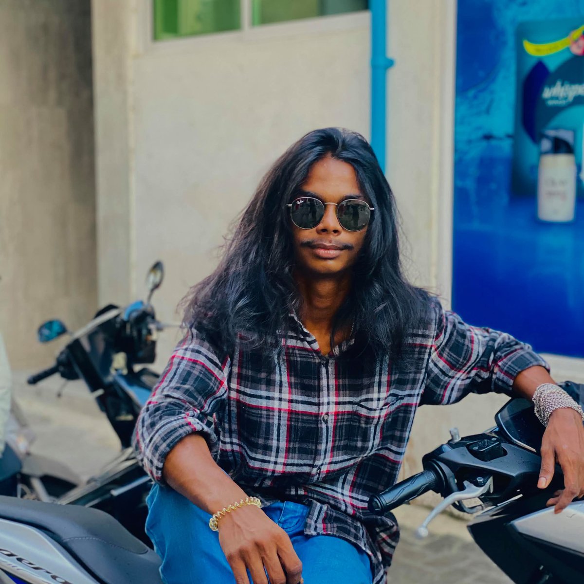 This is Ahmed Uwais. AKA Mondex or what ever the fuck they call him. This MF is banging a minor, giving her drugs, alchohol, etc. He was hanging around in so called Boznia area, later joing the Kuda Henveyru gang. <a href="/HKurusee/">Hassan Kurusee</a> <a href="/rajjeleaks/">Rajje Leaks</a> <a href="/PoliceMv/">Maldives Police</a>.