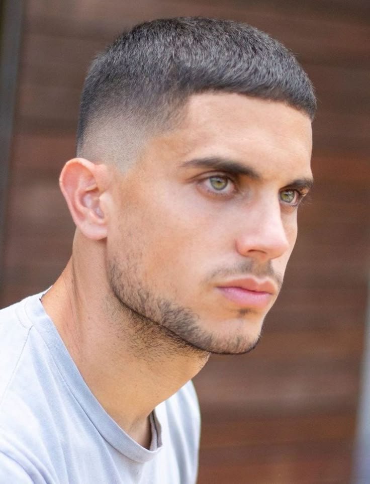 NgoloTesla's tweet image. A few years ago, I ran a poll and my male followers are 2000% more likely to have long hair than the average man
I was not surprised
"Fade" is literally a psyop to reduce your hunger and aggression
Do not trust barbers with your hair
Only family members may cut
It is sacred