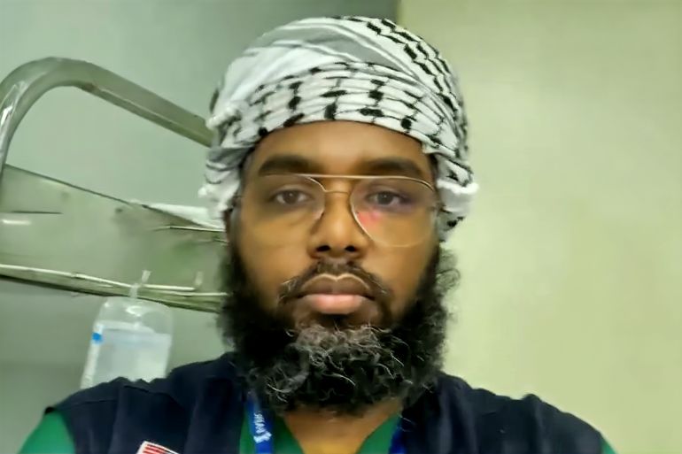 د خالد
كان في قلب غزة وقت اشتداد العدوان، ورفض المغادرة رغم خطورة الموقف وتهديدات الاحتلال.
حتى حين أصبح معبر رفح تحت سيطرة الاحتلال، أصرّ على البقاء إلى،
واختار أن يكون مع من لا يملكون إلا الله،
ترك ابنته المريضة بالسرطان (رحمها الله) في  عُمان،
#الكويت
#غزه_الان
#فلسطين