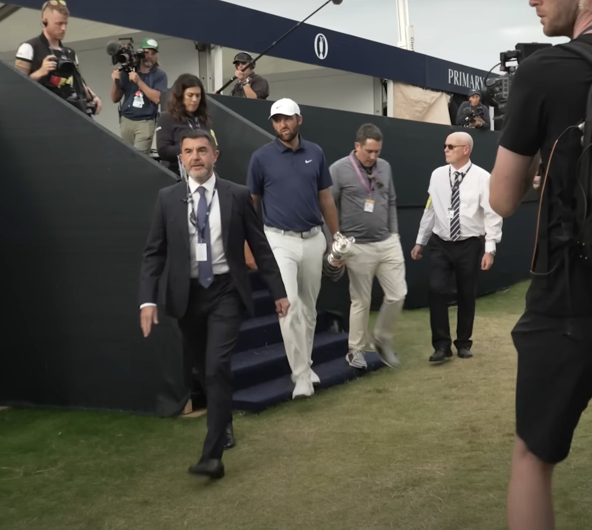 jamierkennedy's tweet image. Favourite behind-the-scenes moment?
Manager: "I told them a cheeseburger and a Guinness, so it'll be waiting on you."
Scottie: "Nailed it"
Who says pro golfers aren't relatable?