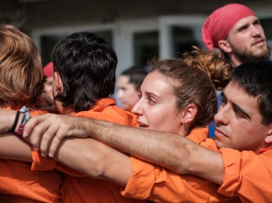 universitatURV's tweet image. 🤗Hi ha moltes maneres de vincular-te amb la #URV per formar-ne sempre part. Tant si hi estudies, treballes, investigues o ja has acabat aquestes etapes, no perdis l'oportunitat de fer #comunitatURV. Entre tots i totes fem #universitat!
👉urv.cat/ca/vida-campus…