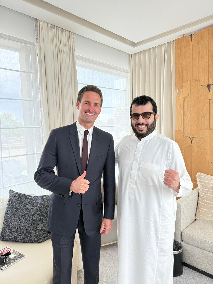 Turki_alalshikh's tweet image. With Evan Spiegel, co-founder and CEO of Snapchat 🔥
