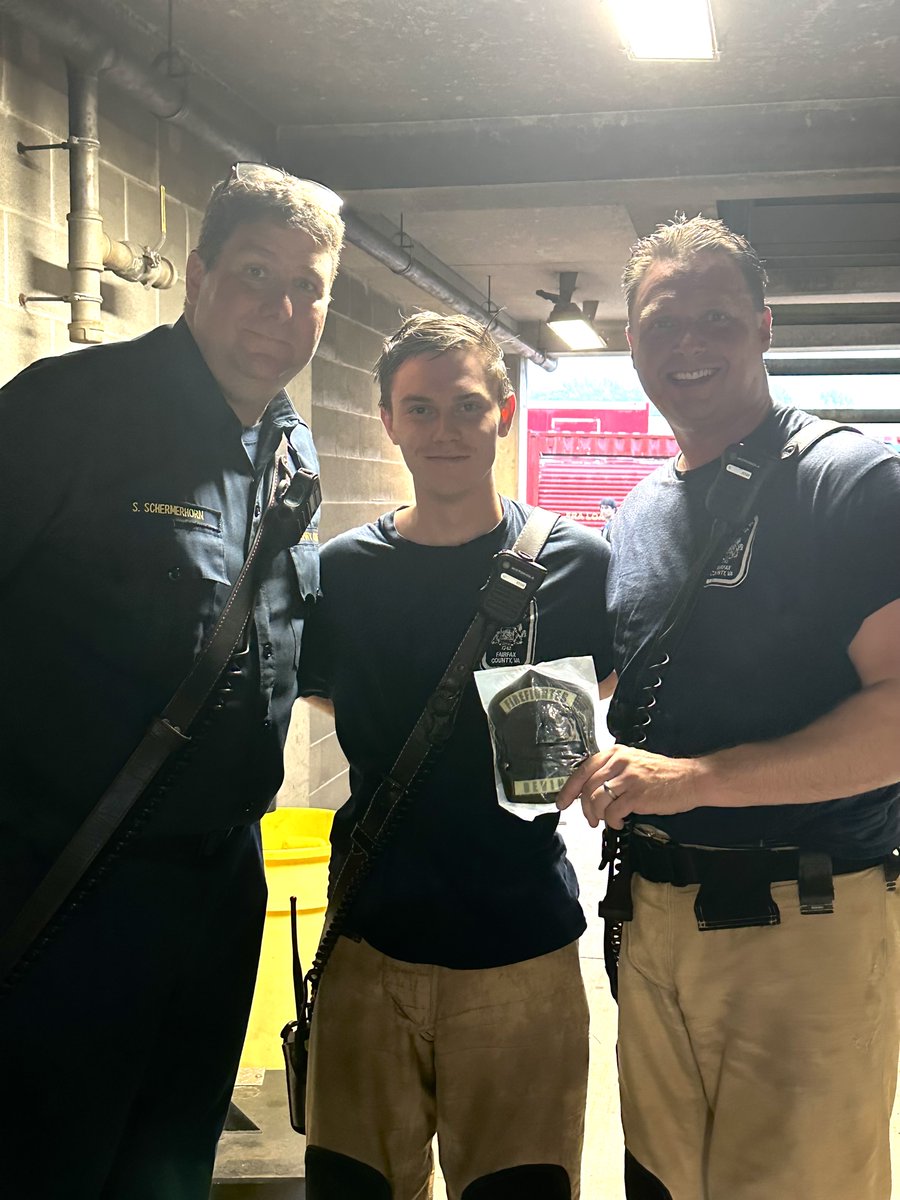 ffxfirerescue's tweet image. New week, new #ProbieNoMore! Congrats to now Firefighter Ryan Devine (FS13, Dunn Loring, A-Shift) on earning his black helmet shield! This is a hard-earned achievement involving many hours of training and determination from FF Devine and those who mentored him over the past year.