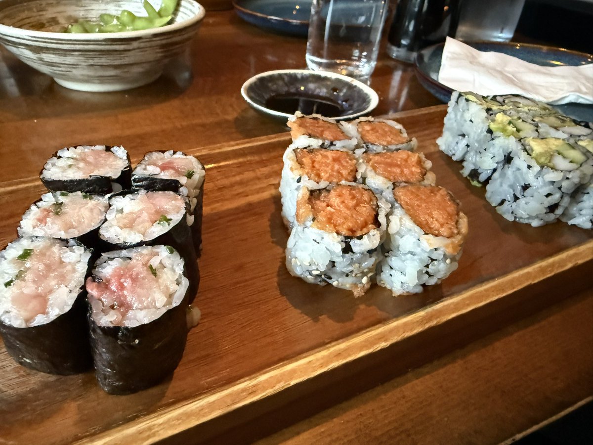 Jodicab22's tweet image. I’ve been sleeping on Totoya Sushi. This might be the top of my list spicy tuna roll. Lunch specials (3 rolls for 19) and Monday happy hour/food specials all day.