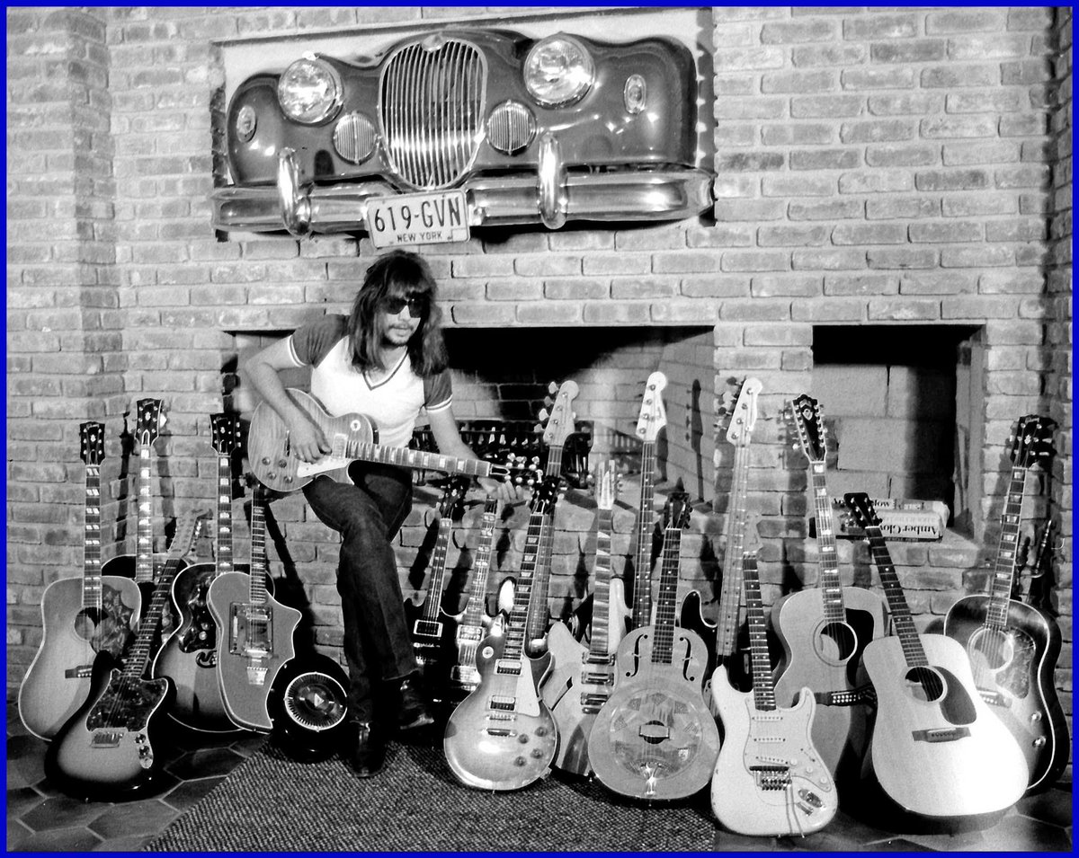 rebelwithyou's tweet image. On July 21, 1980 Ace Frehley was
Photographed with his guitars collection for People magazine .
324 photos were taken that day , including shots if Ace with his 2 weeks old baby, Monique, and his wife Jeanette. Ace in his studio; Ace with his remote control helicopter; Ace…
