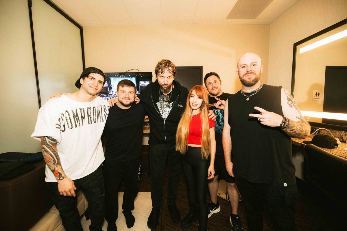 _anthonybarone's tweet image. What an honor (and super nerve racking 😬) to be able to perform in front of the incredible Marco Minnemann and Mariko Muranaka, who are without a doubt some of the greatest musicians to ever live 🤣
Marco is one of my favorite drummers of all time… thanks for everything!