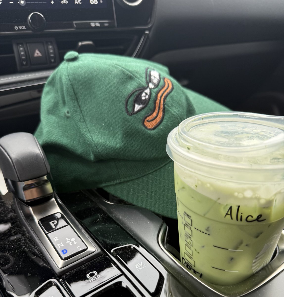 heyALdoteth's tweet image. my money green, my chart green and my latte green