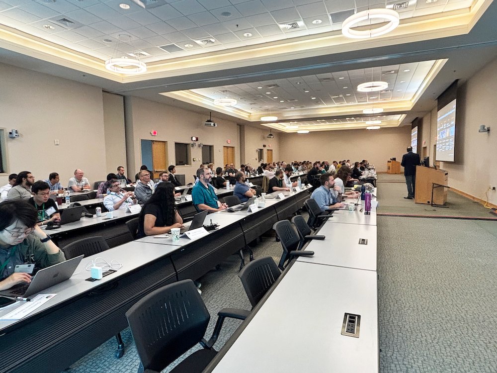 OLCFGOV's tweet image. How do quantum and classical computing unite to tackle challenges?
@IonQ_Inc's Martin Roetteler gave the keynote speech Monday at @ORNL's Quantum Computing User Forum, guiding attendees on the transformative landscape where quantum technology meets commercial viability.
