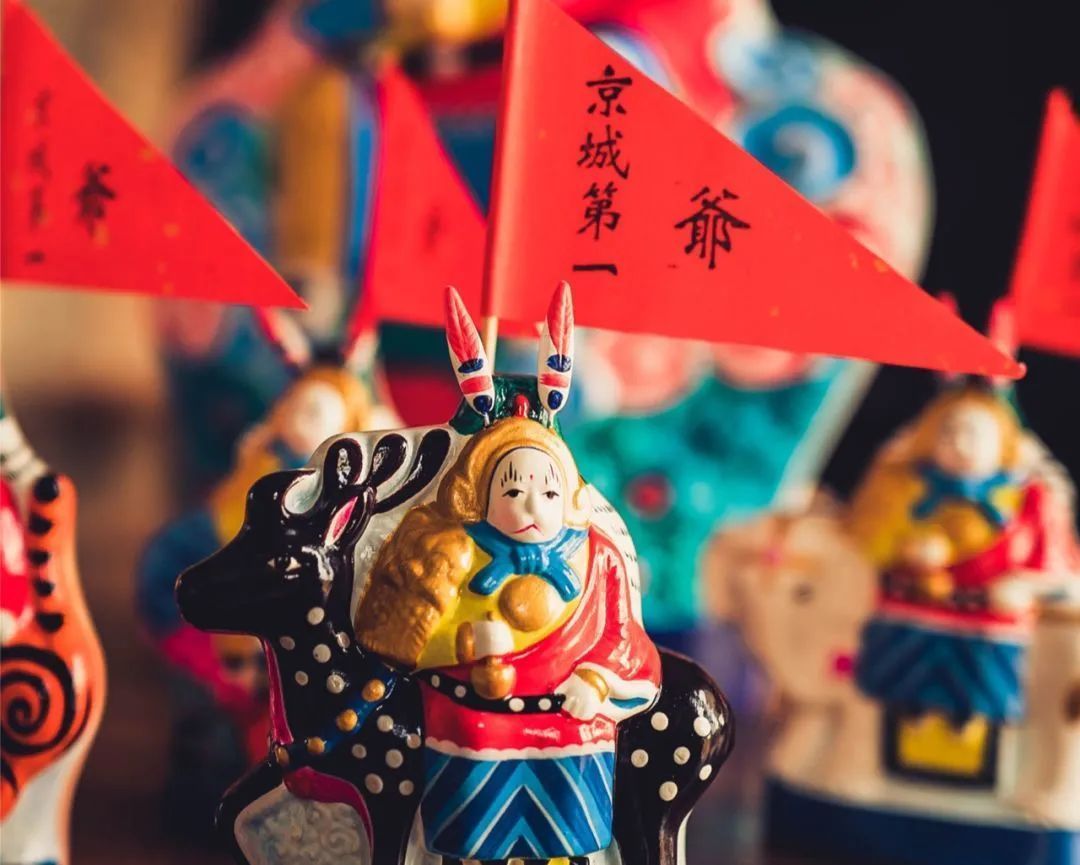 x1ngwu's tweet image. Rabbit Er Ye (兔兒爺, Tu'er Ye) is a moonlit guardian born of clay and legend. With a rabbit’s head, human body, golden armor, and jade pestle, this figure rides lions or tigers, a whimsical warrior of northern Chinese tradition. During a plague in Beijing, the moon goddess…