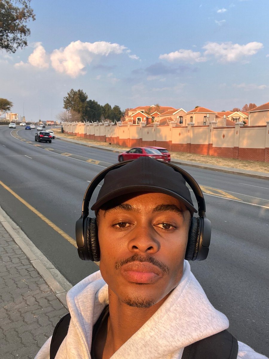 orianevansygent's tweet image. on my way to gym today.