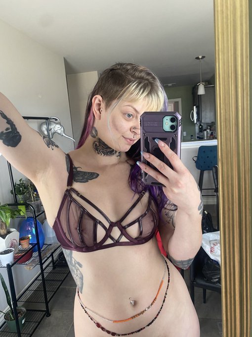 Watch She Devil 😈's leaked NSFW photo on TwXstars