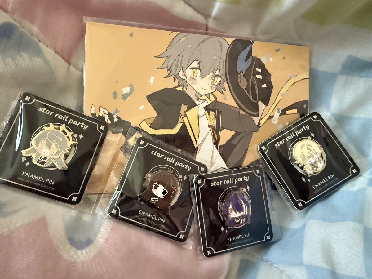 <a href="/HideawayMelon/">Hideaway Melon @ AX R2</a> pins came in omg the caelus drawing is adorable