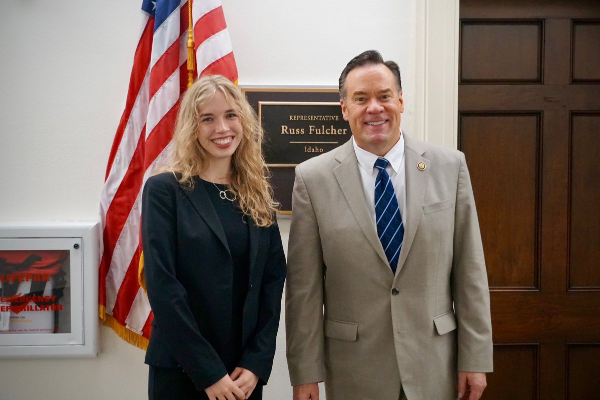 RepRussFulcher's tweet image. It was a pleasure to meet with Raya Kenney, the Executive Director of the WWII Women's Memorial Foundation.
Rosie the Riveters were vital to the war effort during WWII.
In Idaho, civilian women worked and volunteered at the Farragut Naval Training Station in North Idaho.…