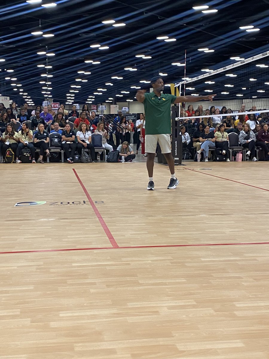Great on court demo session this morning at <a href="/THSCAcoaches/">THSCA</a> Coaching School with <a href="/JWALKUH27/">Joshua Walker</a> from Baylor VB! #CoachingSchool