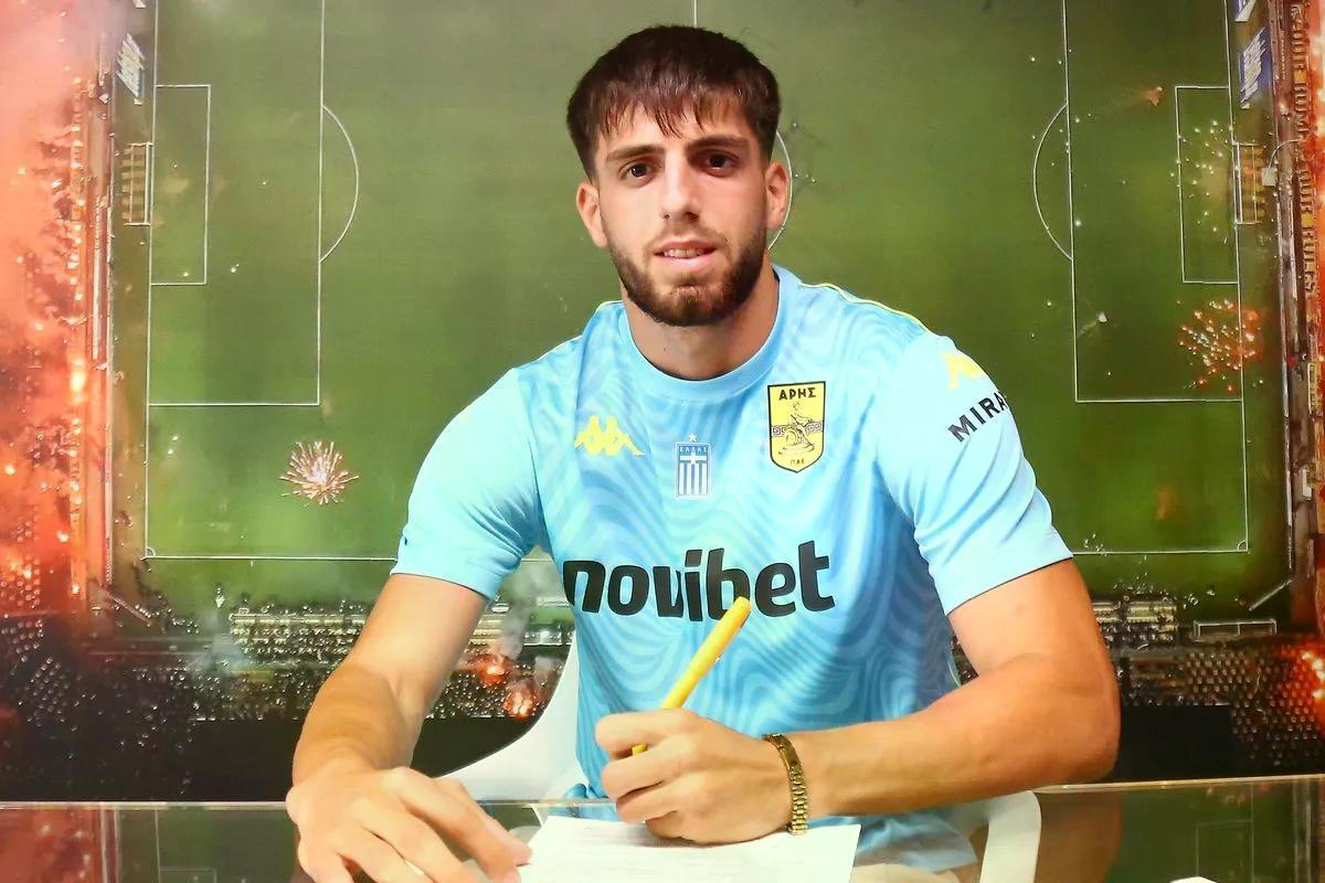 HellasFooty's tweet image. ✅️ Aris U19 goalkeeper Emiliano Karai has signed his 1st professional contract to compete in the senior squad ✍️🟡⚫️
#Arisfc #SLGR