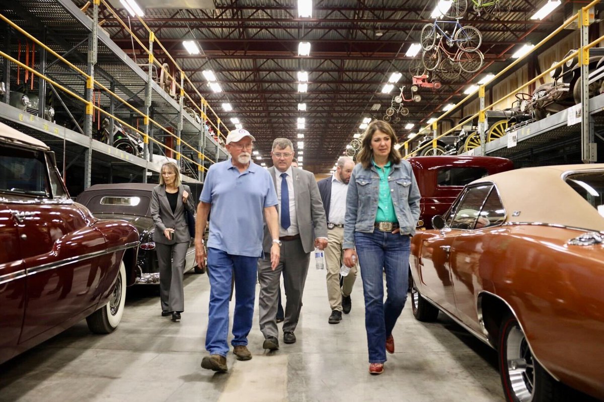 ABDanielleSmith's tweet image. Have plans next weekend?
We have so many cool attractions across Alberta, including the Reynolds Museum in Wetaskiwin which I visited recently.
So pack up the family and make that road trip to check out the incredible cars, planes, and machines they have on display.