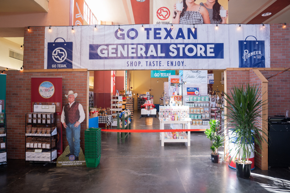 GOTEXAN's tweet image. 🎡We're less than 75 Days away from the 138th Annual State Fair of Texas!
On September 26th, the fair opens along with our @gotexan pavilion & General Store! Come experience local brands & support Texas agriculture.
#TexasAgricultureMatters #StateFairofTexas #BigTex #GOTEXAN