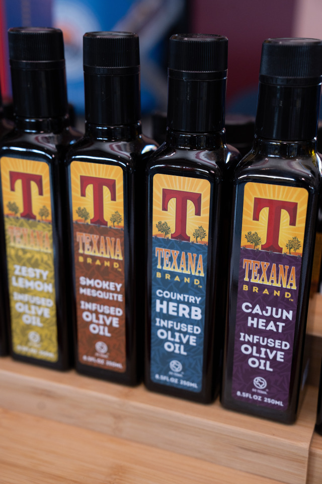 GOTEXAN's tweet image. 🎡We're less than 75 Days away from the 138th Annual State Fair of Texas!
On September 26th, the fair opens along with our @gotexan pavilion & General Store! Come experience local brands & support Texas agriculture.
#TexasAgricultureMatters #StateFairofTexas #BigTex #GOTEXAN