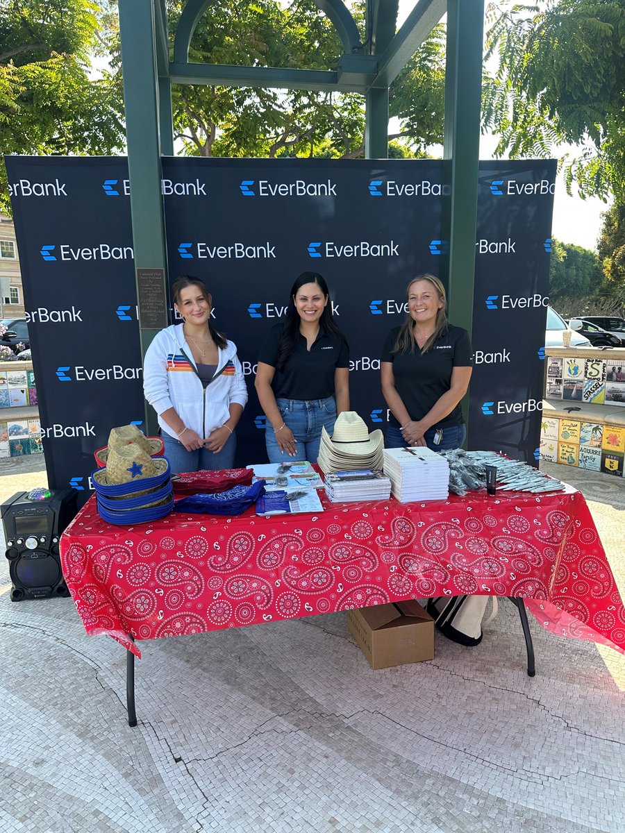 EverBank's tweet image. EverBank joined in on the fun at this month's 3rd Thursday with @NewportBeach! 😎🌴
We’re excited to connect with the community as we prepare for our new financial center in Corona Del Mar, coming this fall.
Thanks to everyone who stopped by!
*Member FDIC
#EverBank