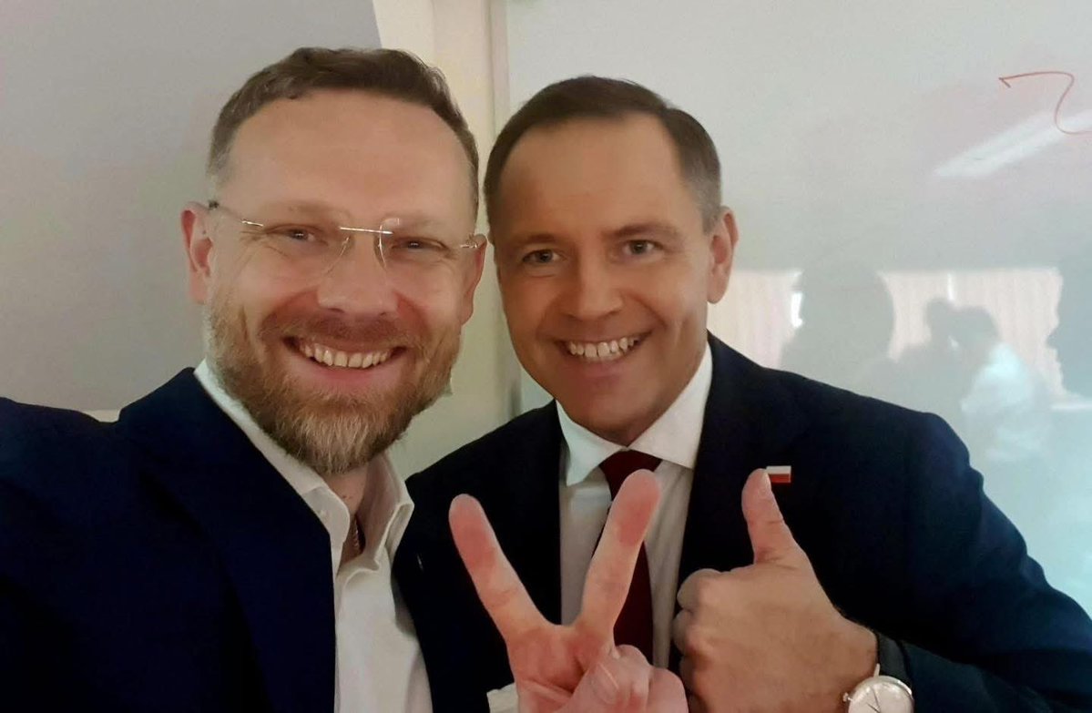 Karol Nawrocki - popieramy (@karolpopieramy) on Twitter photo <a href="/BoguckiZbigniew/">Zbigniew Bogucki🇵🇱</a> zostanie szefem Kancelarii Prezydenta Karola Nawrockiego 🇵🇱
Ogromne gratulacje 🙌 🇵🇱 <a href="/BoguckiZbigniew/">Zbigniew Bogucki🇵🇱</a> zostanie szefem Kancelarii Prezydenta Karola Nawrockiego 🇵🇱
Ogromne gratulacje 🙌 🇵🇱