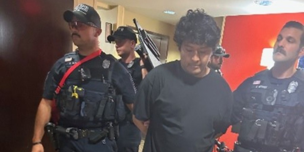 FairfaxCountyPD's tweet image. Abduction Suspect Quickly Arrested Following Coordinated Police Response. Full story here ⬇️ bit.ly/4o0w1qW