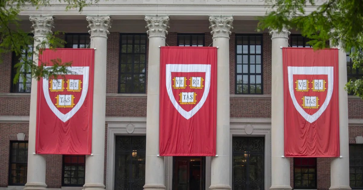 nicksortor's tweet image. 🚨 JUST IN: President Trump SLAMS Harvard, calling them “anti-Semitic, anti-Christian, and anti-American” as an Obama judge will soon rule on the case to strip them of federal funding
“the Government will STOP the practice of giving many Billions of Dollars to Harvard… the…