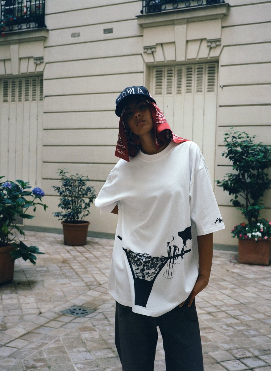 AWGECLOTHING's tweet image. TUCK IT
‘STRAPPED SEXY TEE B/W’
live.awge.com/products/strap…