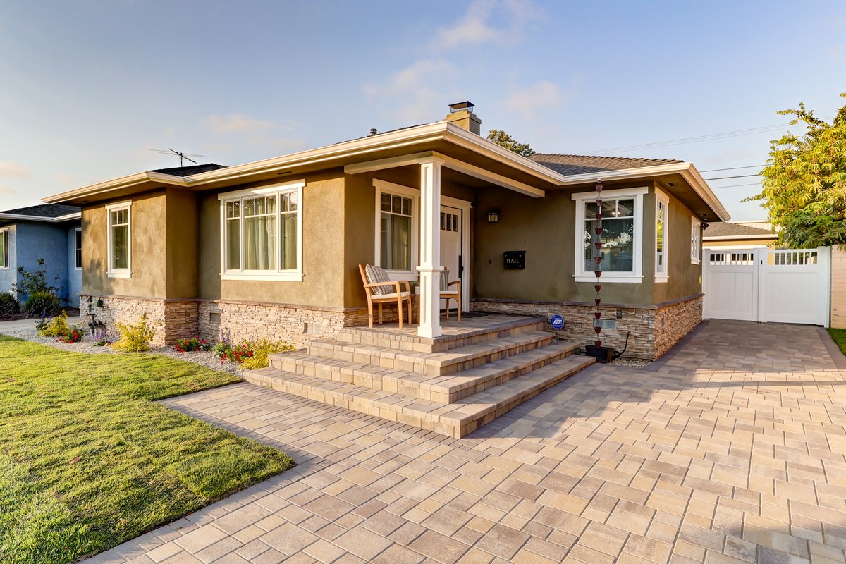 DanMishev's tweet photo. 🎉 Just listed: 8500 McConnell Ave, LA 90045 – $1,795,000

This pride‑of‑ownership home offers 3 beds, 2 baths, original hardwoods throughout, two bedrooms with French doors to the lush yard, new electrical panel, HVAC, windows, tankless water heater + more!

DM to tour! https://t.co/G6Ze5B6dgm