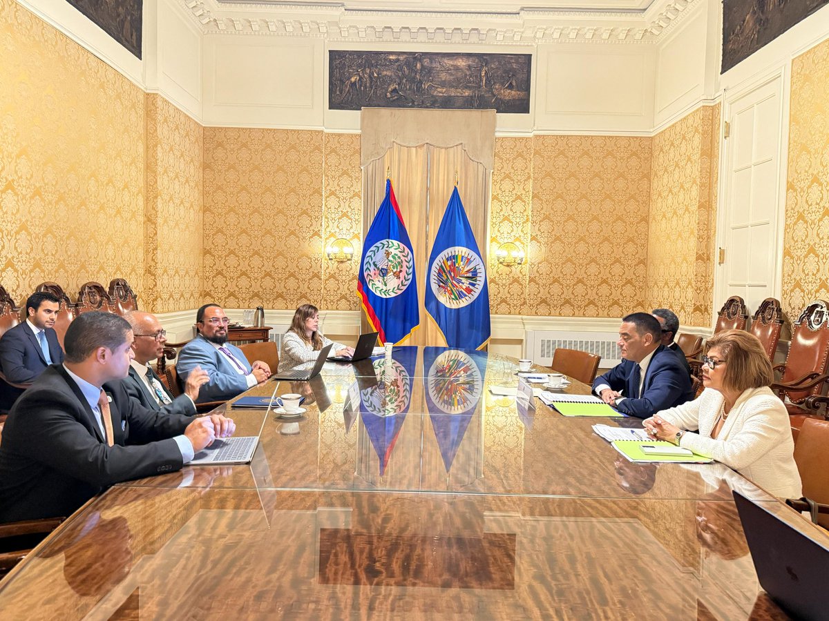 Foreign Minister Fonseca, met with OAS Secretary General H.E. Albert Ramdin in Washington, D.C.

They discussed key hemispheric priorities, Belize’s continued support for the work of the OAS, and the importance of multilateralism in addressing regional challenges. Foreign