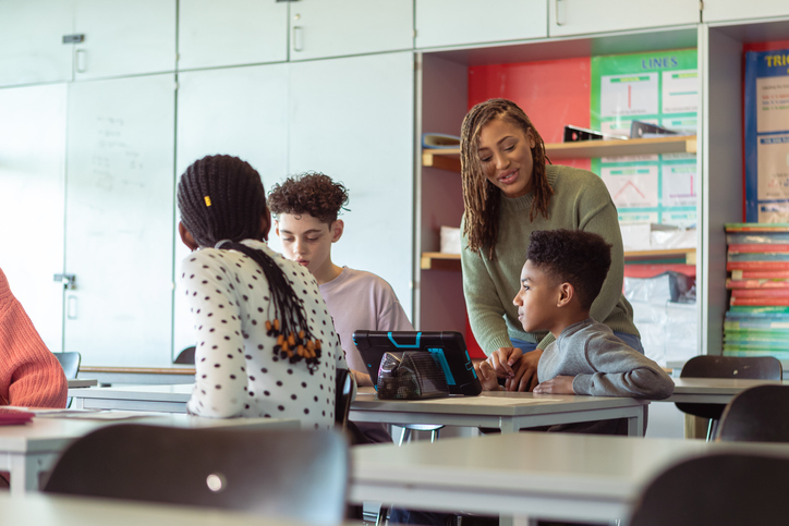 MichiganVirtual's tweet image. Looking to bring AI into your classroom—ethically, creatively, and with purpose?
Our Teacher Guide to AI in Education helps you navigate tools, plan for integration, and build student-centered experiences with confidence. hubs.la/Q03vqVQT0.