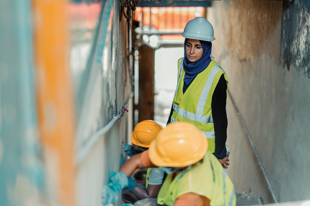 UNESCO_GCCYemen's tweet image. Many young men & women in Yemen are not just restoring historic buildings, they're rebuilding futures. Thanks to @UNESCO 's @EUinYemen-funded Youth Employment Through Heritage & Culture project, they're turning #CulturalHeritage into opportunity. #SustainableLivelihoods