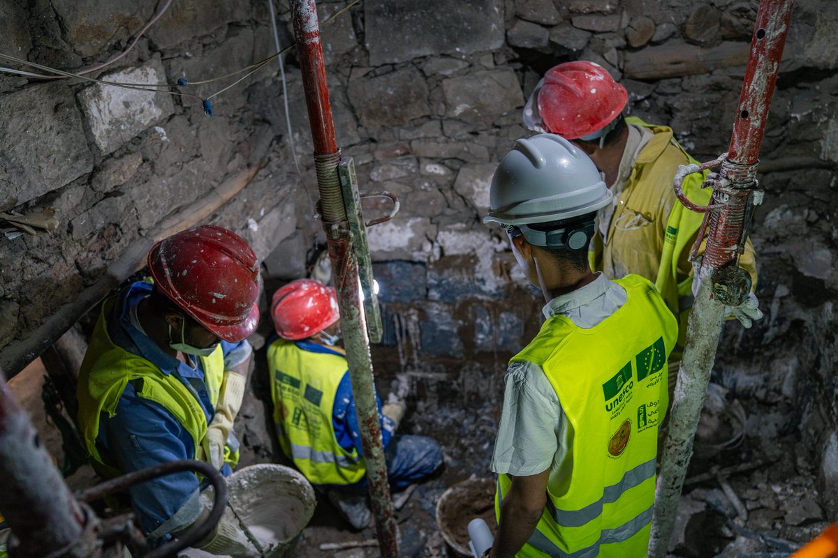 UNESCO_GCCYemen's tweet image. Many young men & women in Yemen are not just restoring historic buildings, they're rebuilding futures. Thanks to @UNESCO 's @EUinYemen-funded Youth Employment Through Heritage & Culture project, they're turning #CulturalHeritage into opportunity. #SustainableLivelihoods