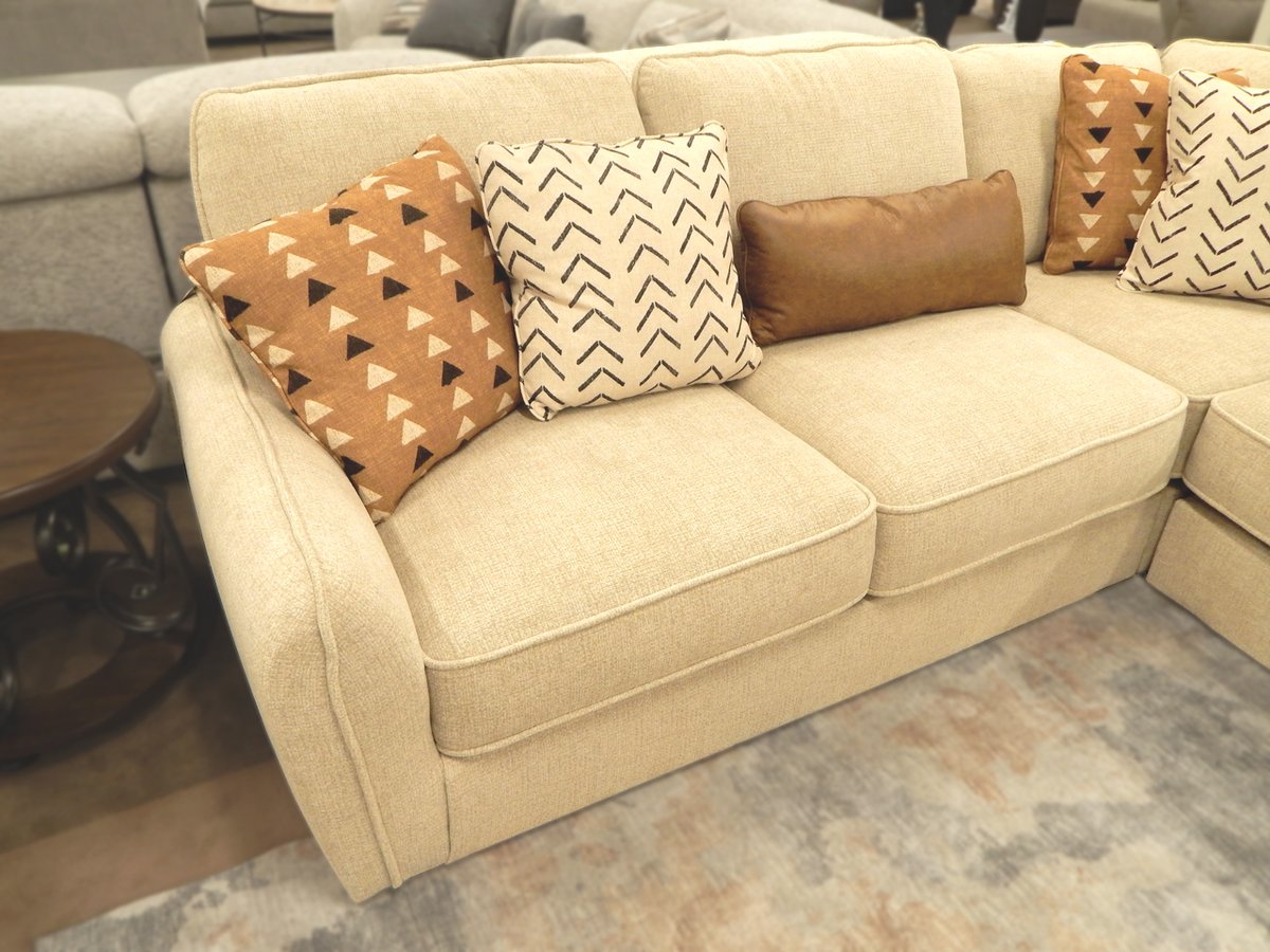 FurnitureOdell's tweet image. 😴 Relaxers, rejoice! 😴 

The Seyler Sand 3-Piece Sectional by Benchcraft© is built for binge sessions, snuggle puddles, and everything in between.

💸 Starting at $2199

Stop by &amp;amp; try it — but fair warning: you might not want to leave. 

#CouchGoals #BenchcraftStyle