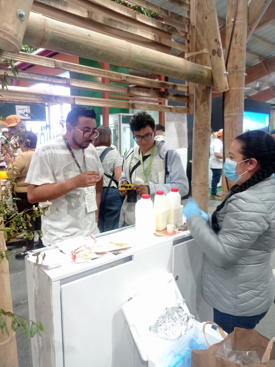 Estuvimos dando a conocer en #Agroexpo2025 algunos de nuestros alimentos desarrollados en el <a href="/ICTAUNAL/">ICTA - UNAL</a> Gracias a Cristina y a Ernesto por el apoyo. #LaUnalEnAgroexpo