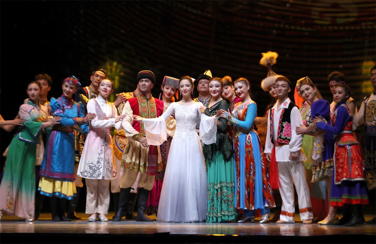 KhaleejMag's tweet image. Actors perform the opening dance drama at the 7th China Xinjiang International Dance Festival, which kicks off in Urumqi, Xinjiang Uygur autonomous region, on Sunday. (Photo by Zou Hong)