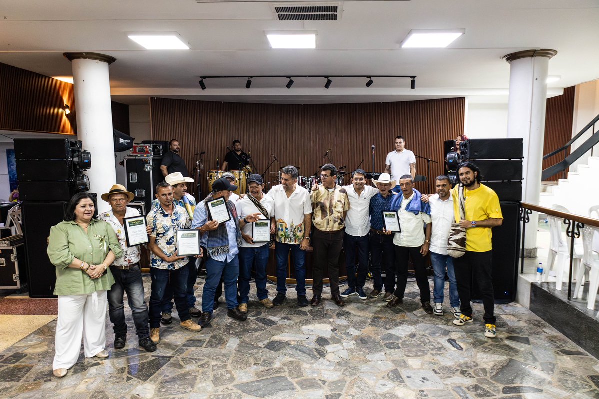 Cerramos el fin de semana en clave de esperanza y unidad. La cena con la familia de #VerdesProgresistas en Antioquia fue un espacio para abrazar nuestras luchas comunes y seguir soñando juntas y juntos un proyecto político que le apueste a la vida digna, la justicia ambiental y