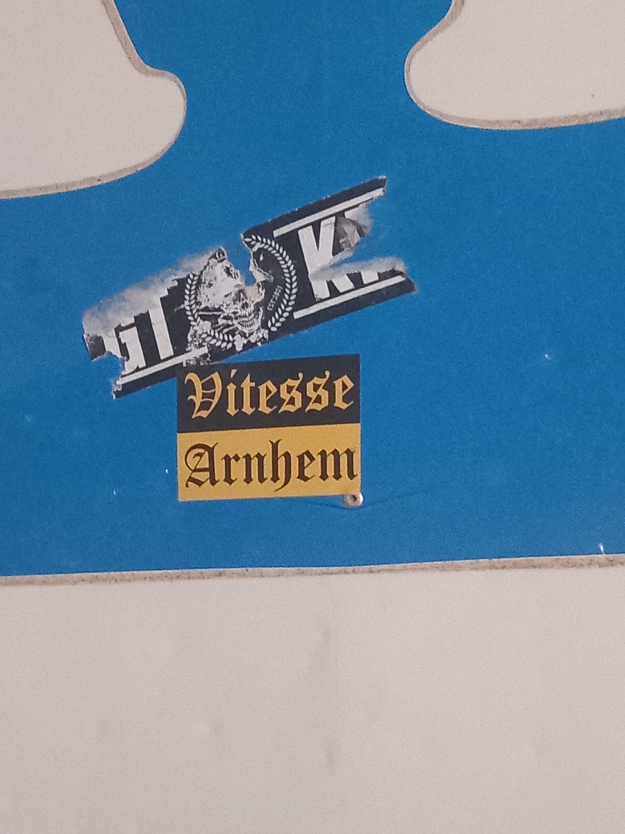 #WijZijnVitesse. Ook in Malia, Kreta 💛🖤