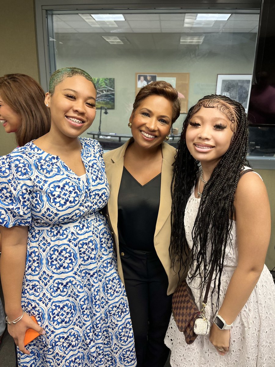 lovelambyy's tweet image. Thank you so much to @AnnieYuTV
@DCAllisontv for coming to speak to us at Deanwood Radio Broadcast today! It was truly a pleasure to meet you both and learn about your lives and careers.