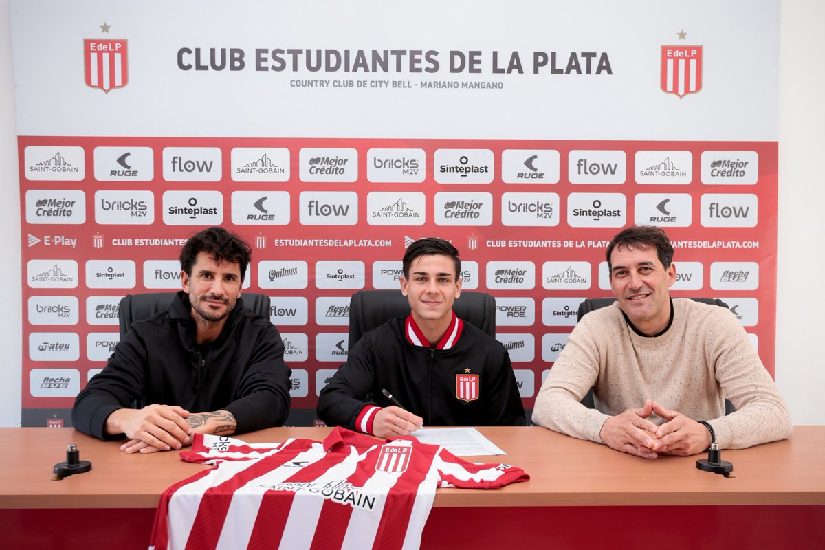 EdelpOficial's tweet photo. ✍ ¡Pusieron la firma! Cuatro nuevos juveniles rubricaron su primer contrato profesional hasta diciembre de 2027.

Mediocampistas ofensivos
◾ Franco Basualdo (2007)
◾ Ciro Spalletta (2005)

Delanteros
◾ Benjamín Sagües Barreiro (2007)
◾ Luca Arfaras (2006)

¡Felicitaciones! ¡Vamos los pibes! 🇦🇹🦁

Más información ▶ https://t.co/wl2u0RoYNK