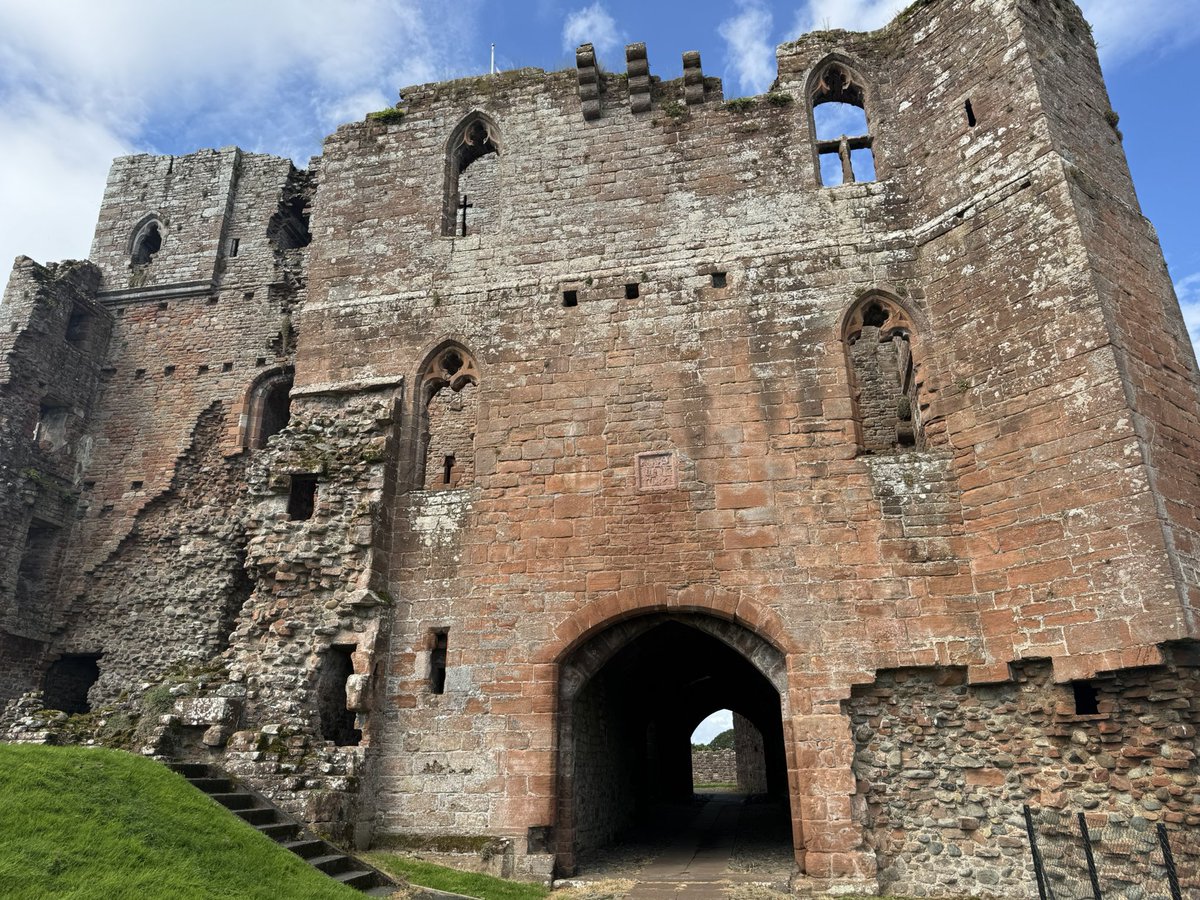 View of the gatehouse entrance to Brougham Castle, Cumbria 🏴󠁧󠁢󠁥󠁮󠁧󠁿